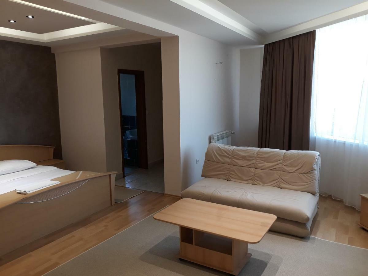 拉芙汽车旅馆 Čapljina 外观 照片